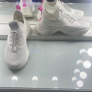 they do run a little small In usually a size 7 i had to go up to a 7.5 !